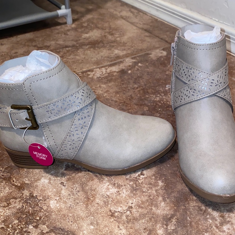 Girls low boots